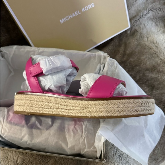 Michael Kors Richie Sandal - Picture 2 of 6